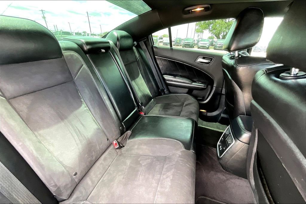 Used 2018 Dodge Charger R/T w/ Plus Group RWD image 21