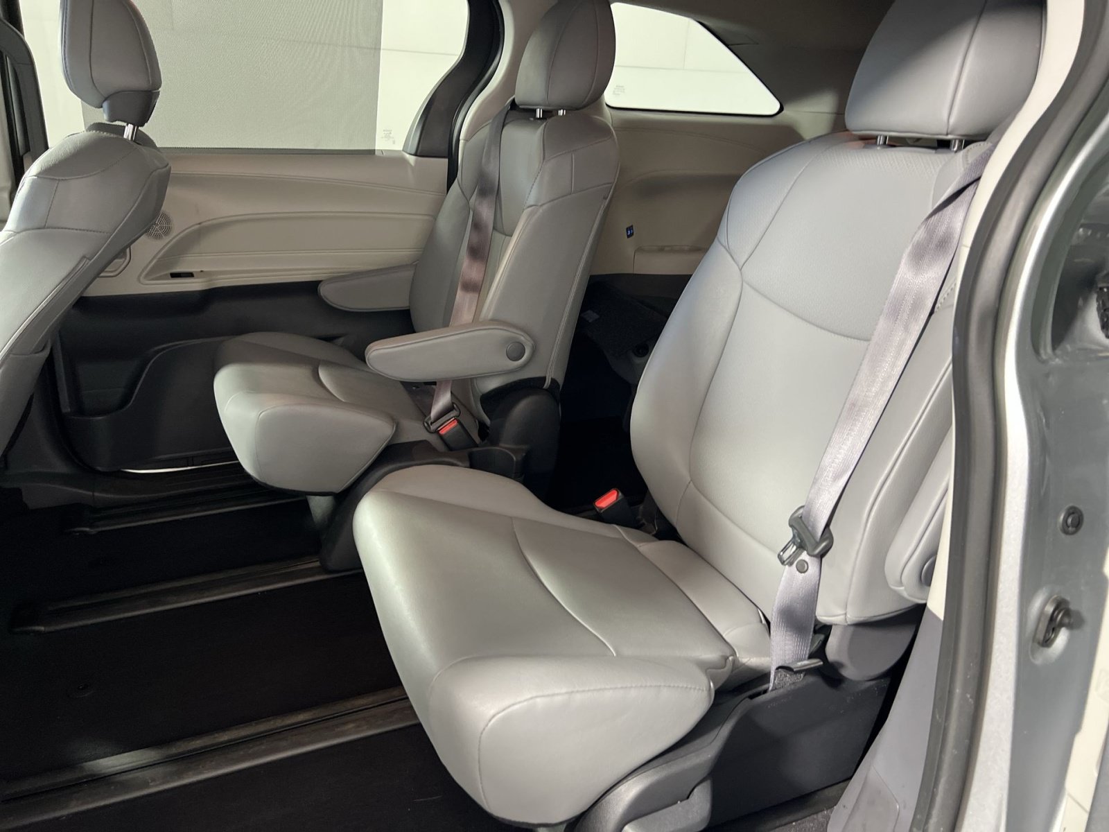 Used 2023 Toyota Sienna XLE AWD/4WD image 26