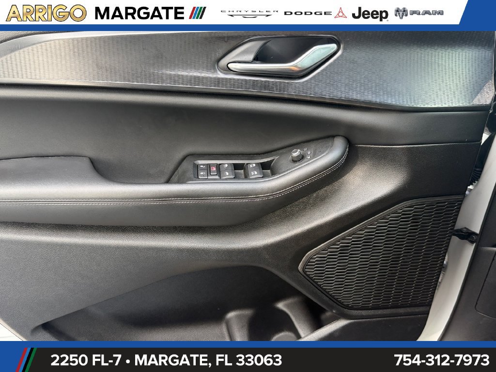 Used 2024 Jeep Grand Cherokee Altitude RWD image 37