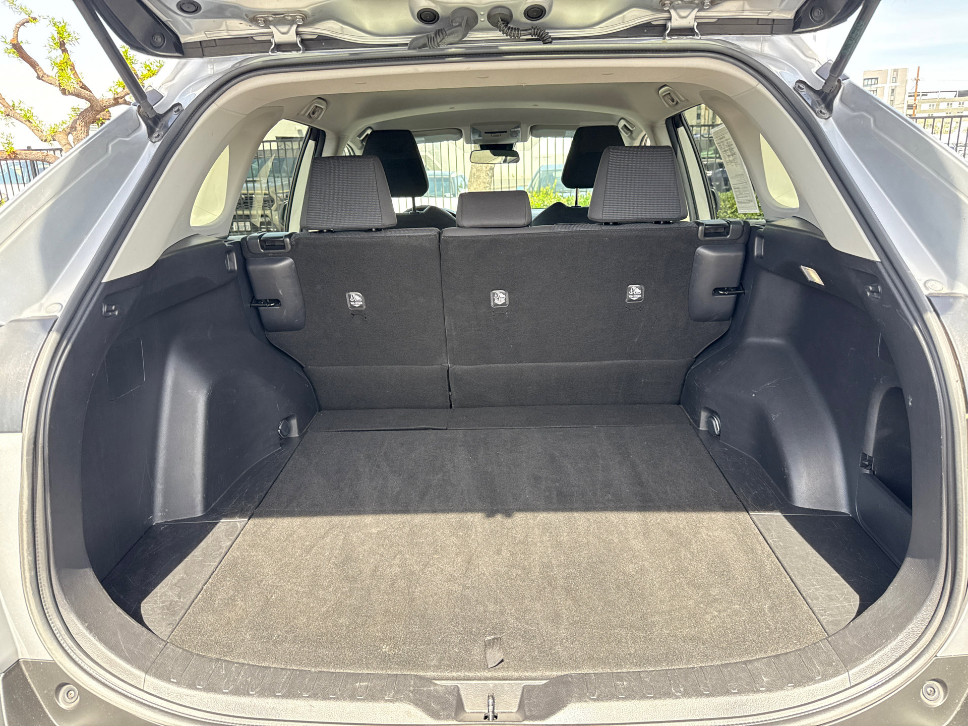 Used 2022 Toyota RAV4 LE image 11