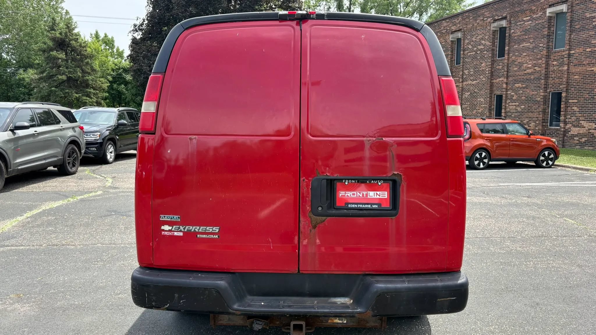 Used 2011 Chevrolet Express 2500 RWD image 8