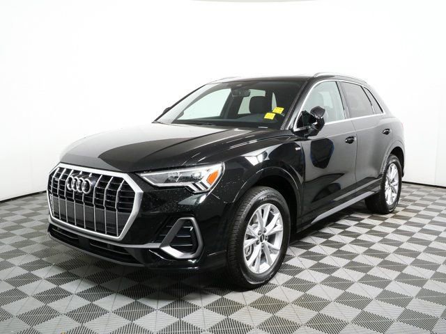 Certified 2025 Audi Q3 2.0T Premium Plus w/ Premium Plus Package AWD/4WD image 32