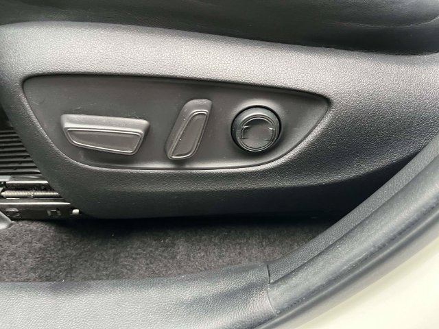 Used 2022 Toyota RAV4 XLE Premium AWD/4WD image 21