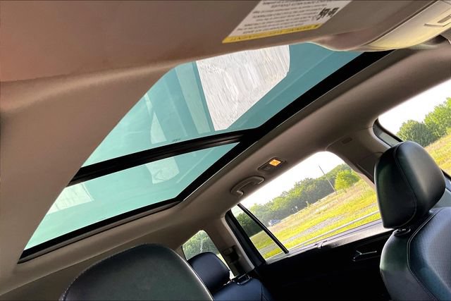 Used 2019 Volkswagen Atlas SE w/ Panoramic Sunroof Package FWD image 28