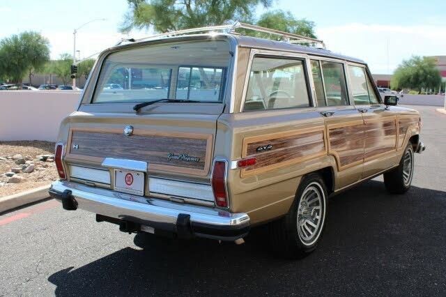 Used 1990 Jeep Grand Wagoneer image 4
