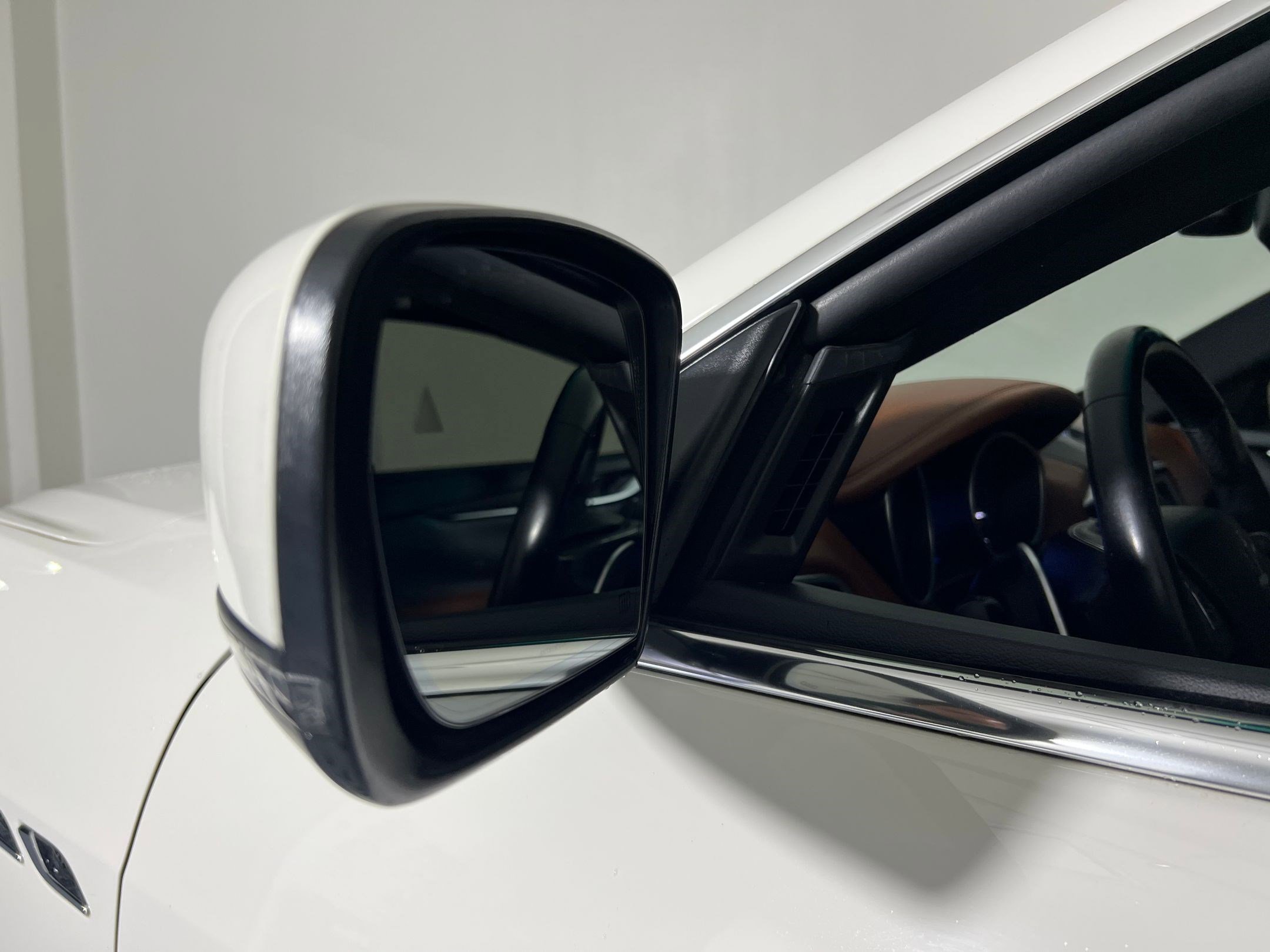 Used 2016 Maserati Ghibli image 23