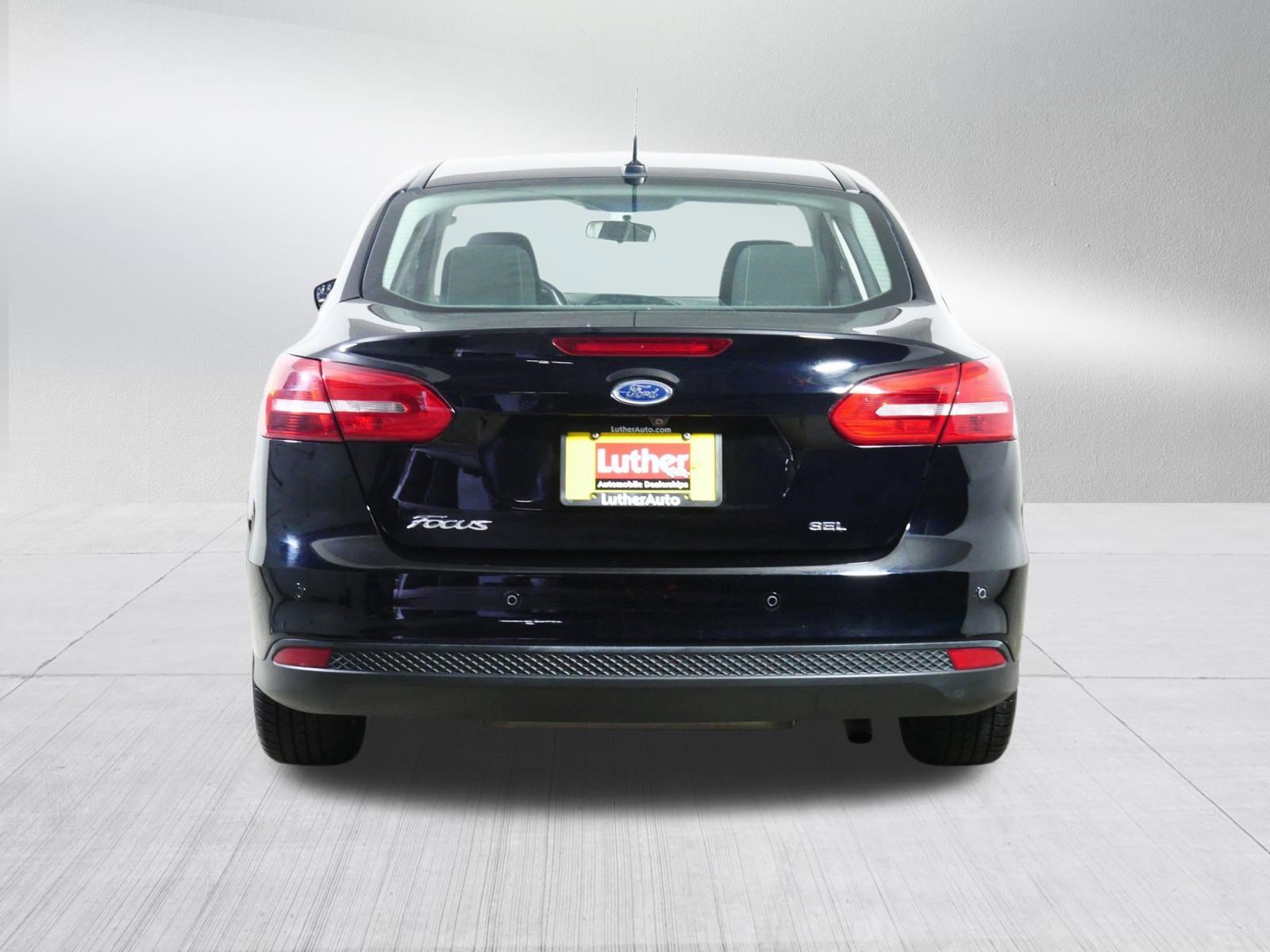 Used 2017 Ford Focus SEL w/ Cold Weather Package FWD image 6