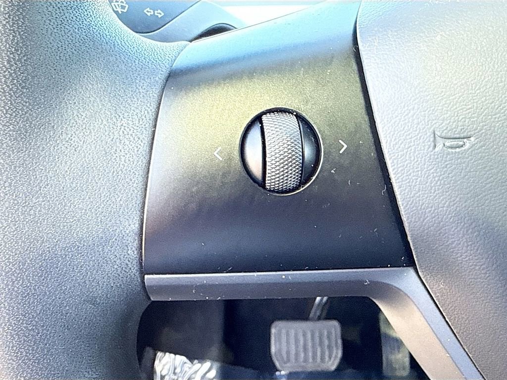 Used 2023 Tesla Model Y Long Range image 36