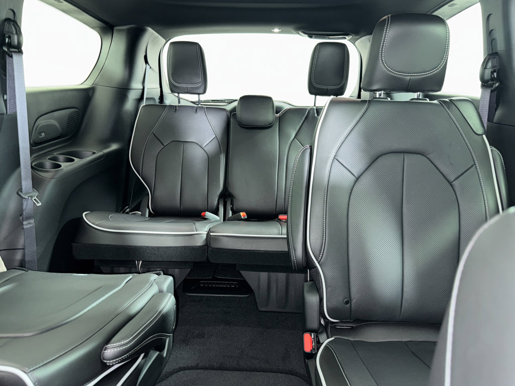 New 2026 Chrysler Pacifica Limited w/ S Appearance Package image 11