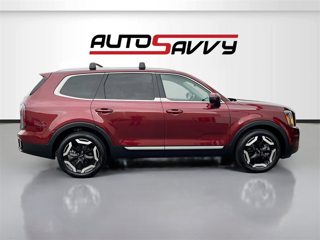 Used 2024 Kia Telluride EX w/ EX Captain's Chair Package image 8