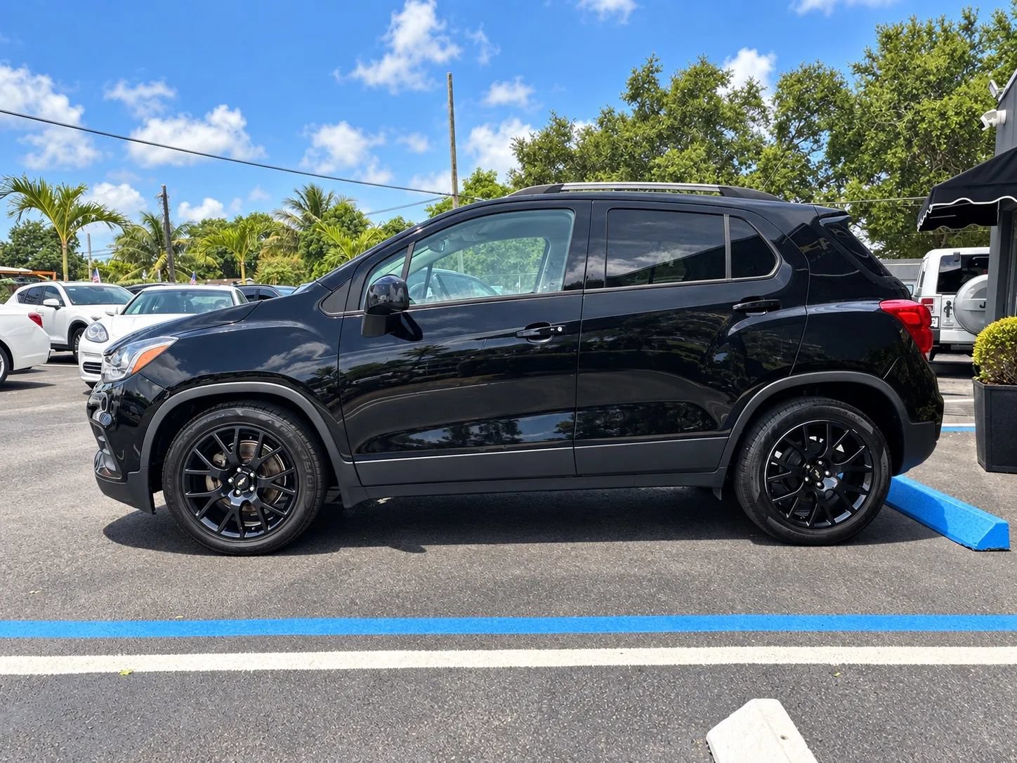 Used 2021 Chevrolet Trax LT w/ Midnight Edition FWD image 5