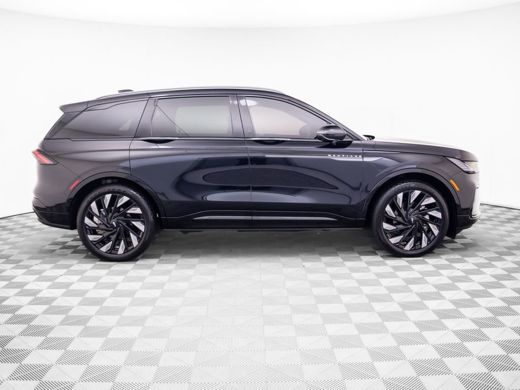 Used 2025 Lincoln Nautilus Reserve w/ Jet Appearance Package AWD/4WD image 7