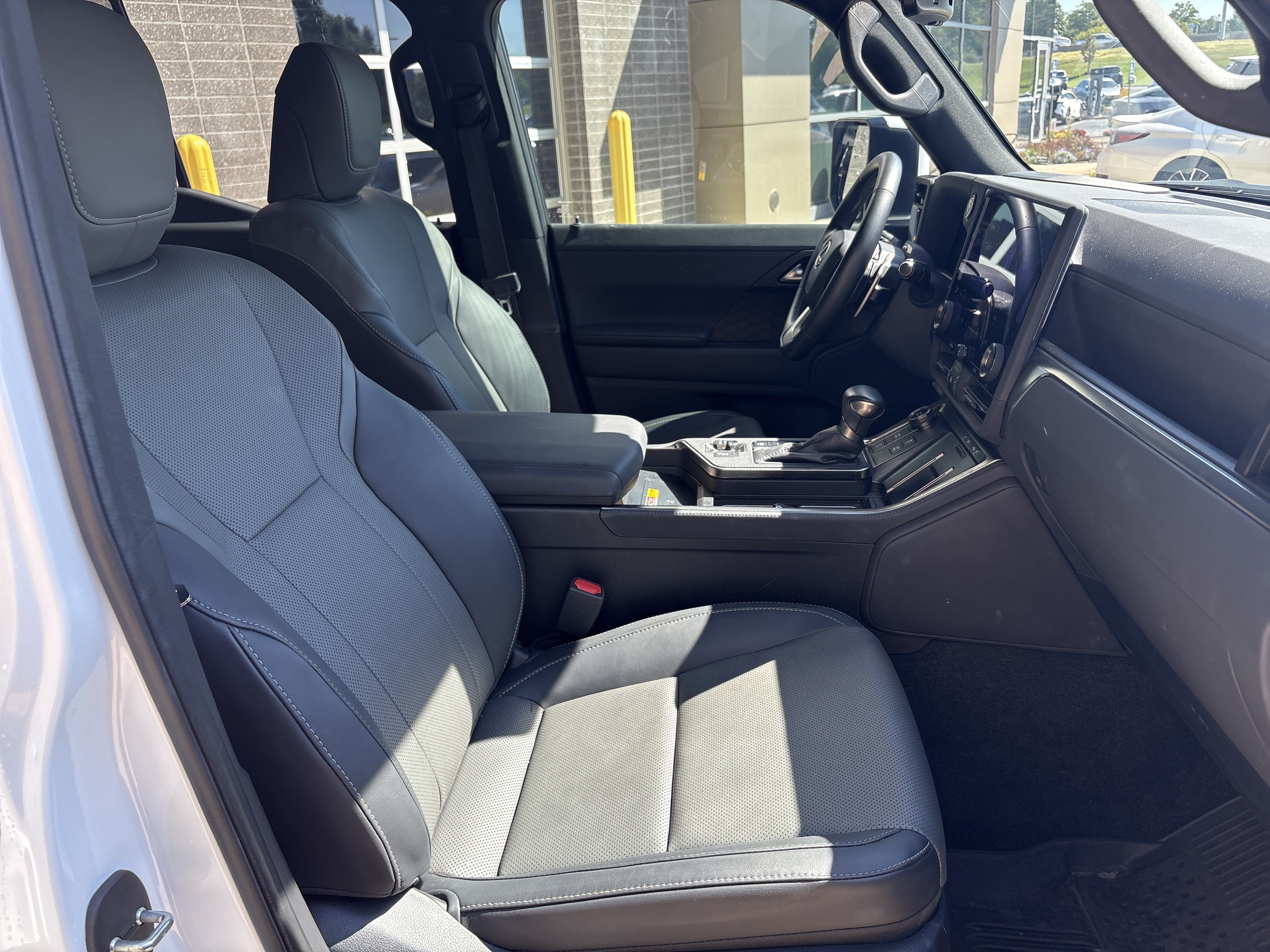 Used 2024 Lexus GX 550 w/ Accessory Package (2T) AWD/4WD image 21