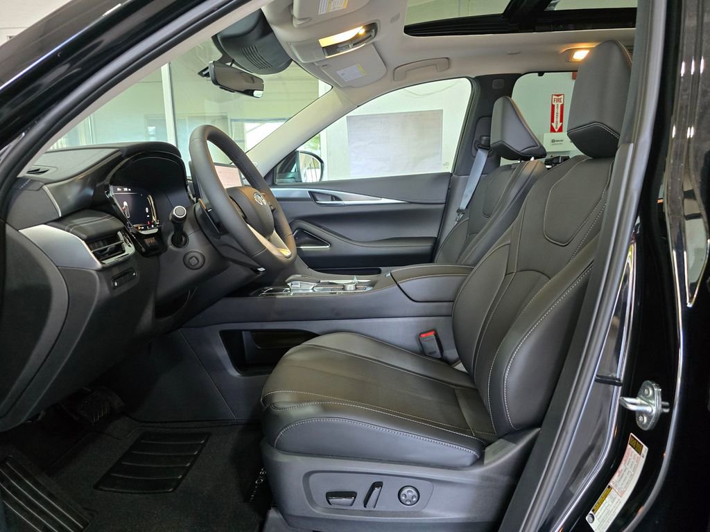 New 2026 INFINITI QX60 Luxe w/ Family Package image 21