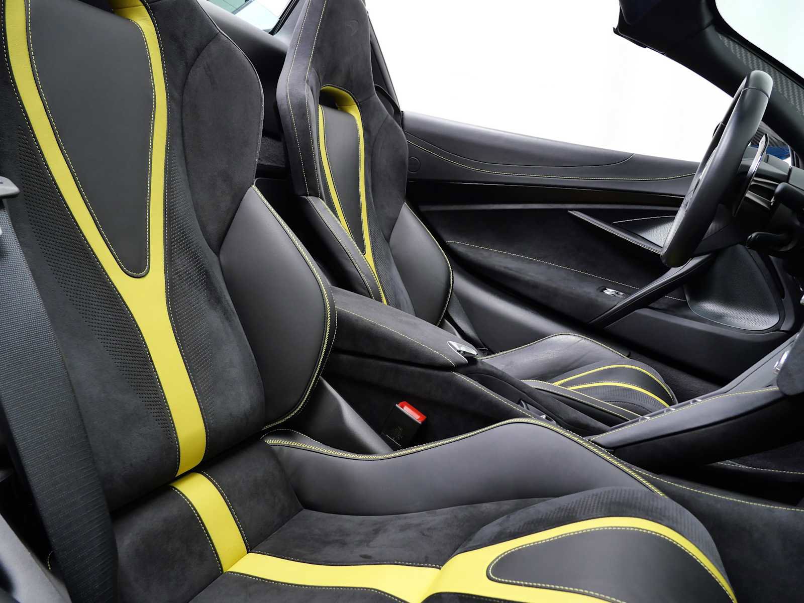 Used 2022 McLaren 720S Spider image 18