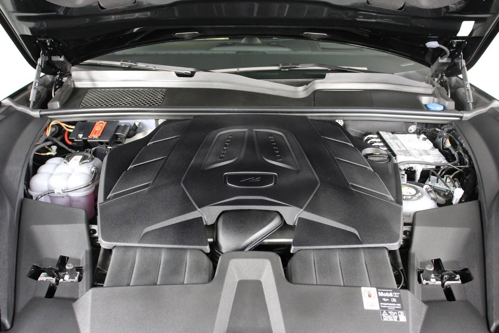 Certified 2025 Porsche Cayenne S image 26