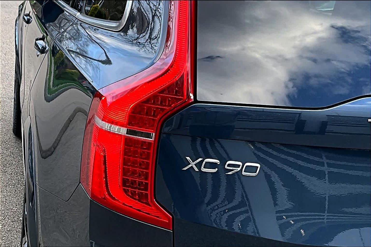 Certified 2023 Volvo XC90 B6 Plus w/ Protection Package Premier AWD/4WD image 28
