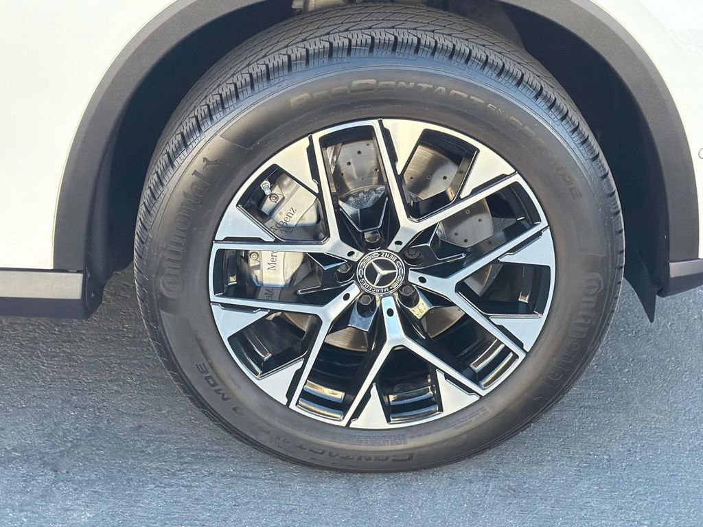 Used 2025 Mercedes-Benz GLC 350e 4MATIC image 27