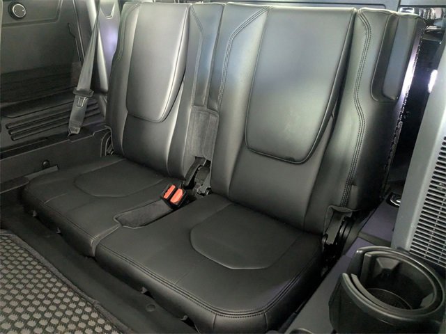 Used 2020 Land Rover Defender 110 SE image 27