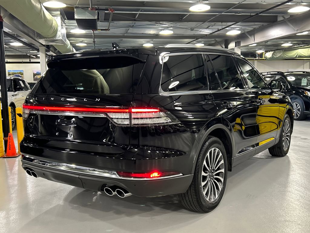 Used 2024 Lincoln Aviator AWD w/ Premium Package image 2