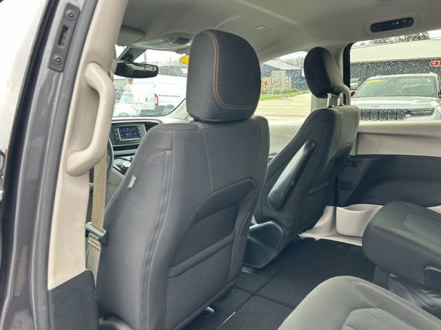 Used 2017 Chrysler Pacifica LX image 19