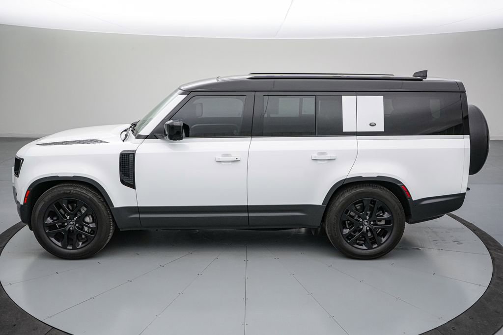 Used 2023 Land Rover Defender 130 SE image 7