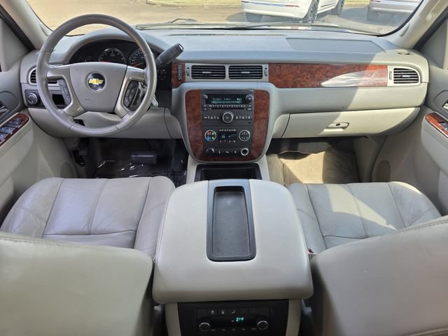 Used 2011 Chevrolet Suburban LT RWD image 8