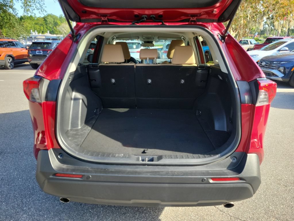 Used 2020 Toyota RAV4 LE FWD image 11