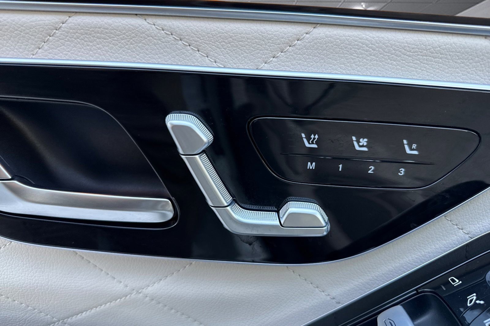 Used 2023 Mercedes-Benz S 580 4MATIC Sedan image 22