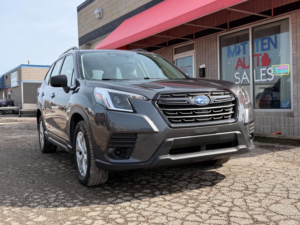 Used 2022 Subaru Forester Base AWD 4dr Crossover image 2