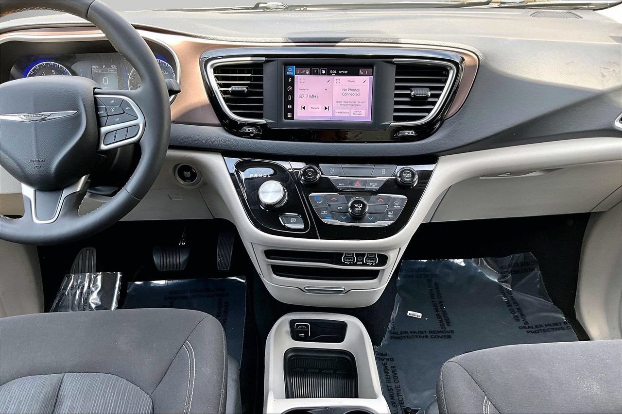 Certified 2023 Chrysler Voyager LX FWD image 11