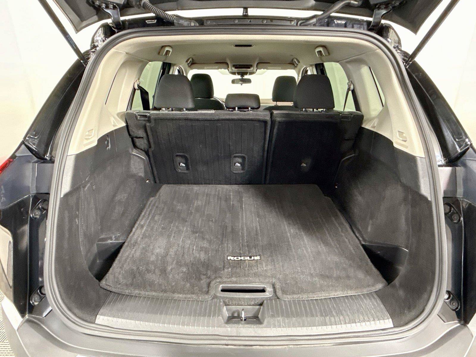 Used 2022 Nissan Rogue SV AWD/4WD image 16