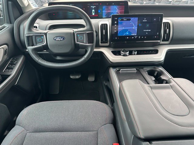Used 2025 Ford Expedition Active AWD/4WD image 15