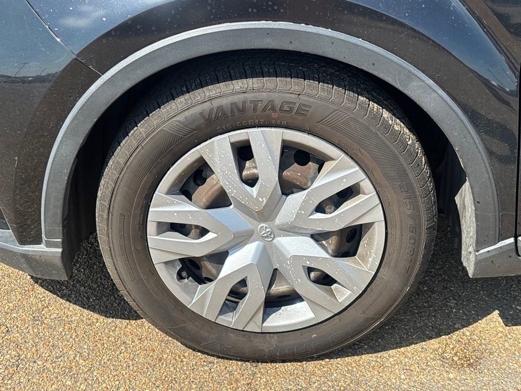 Used 2020 Toyota C-HR LE image 22