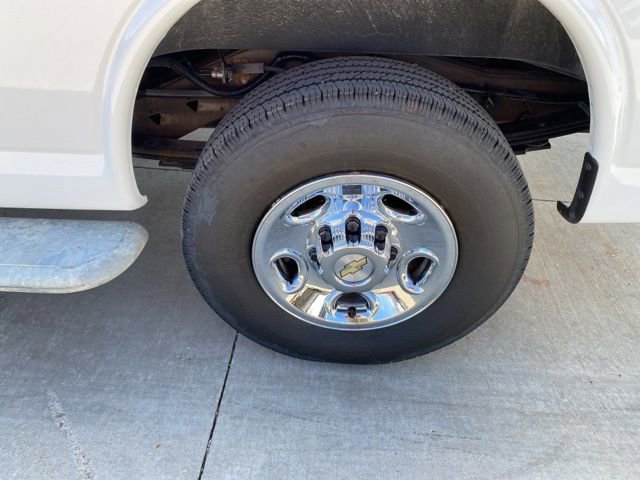 Used 2024 Chevrolet Express 2500 w/ Driver Convenience Package image 11