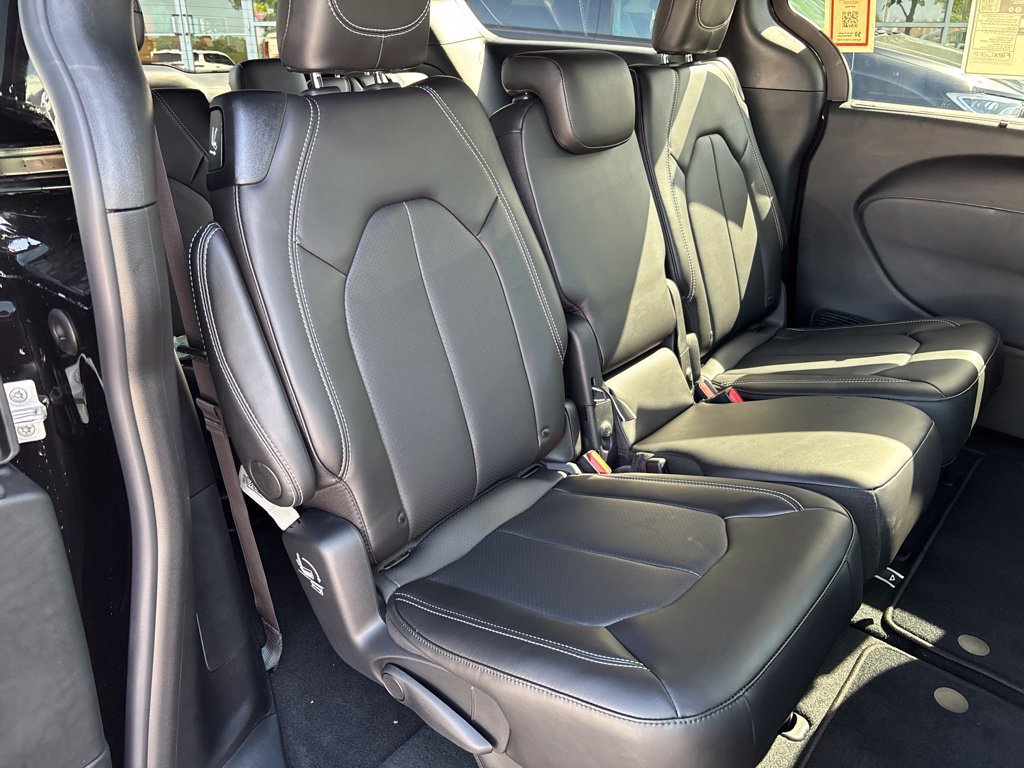 New 2027 Chrysler Pacifica Select FWD image 21