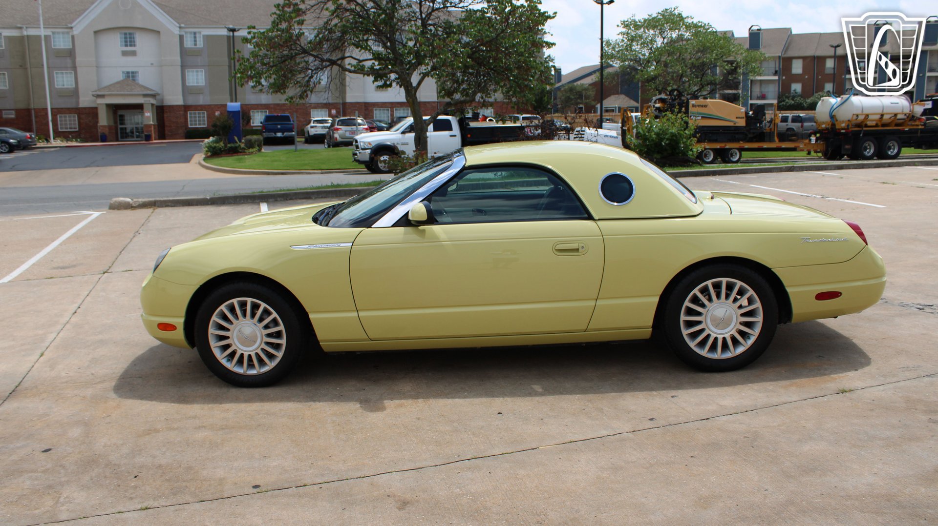 Used 2005 Ford Thunderbird RWD image 22