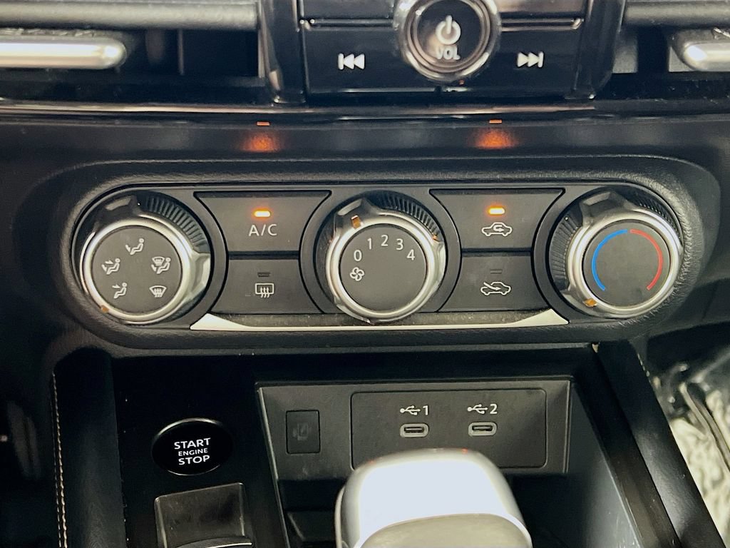 Used 2025 Nissan Kicks SV AWD/4WD image 14
