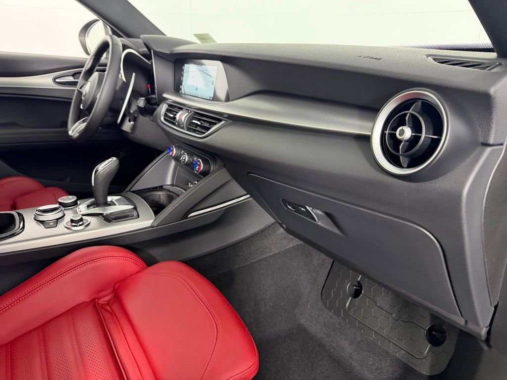 Used 2025 Alfa Romeo Stelvio Sprint w/ Veloce Package AWD/4WD image 32