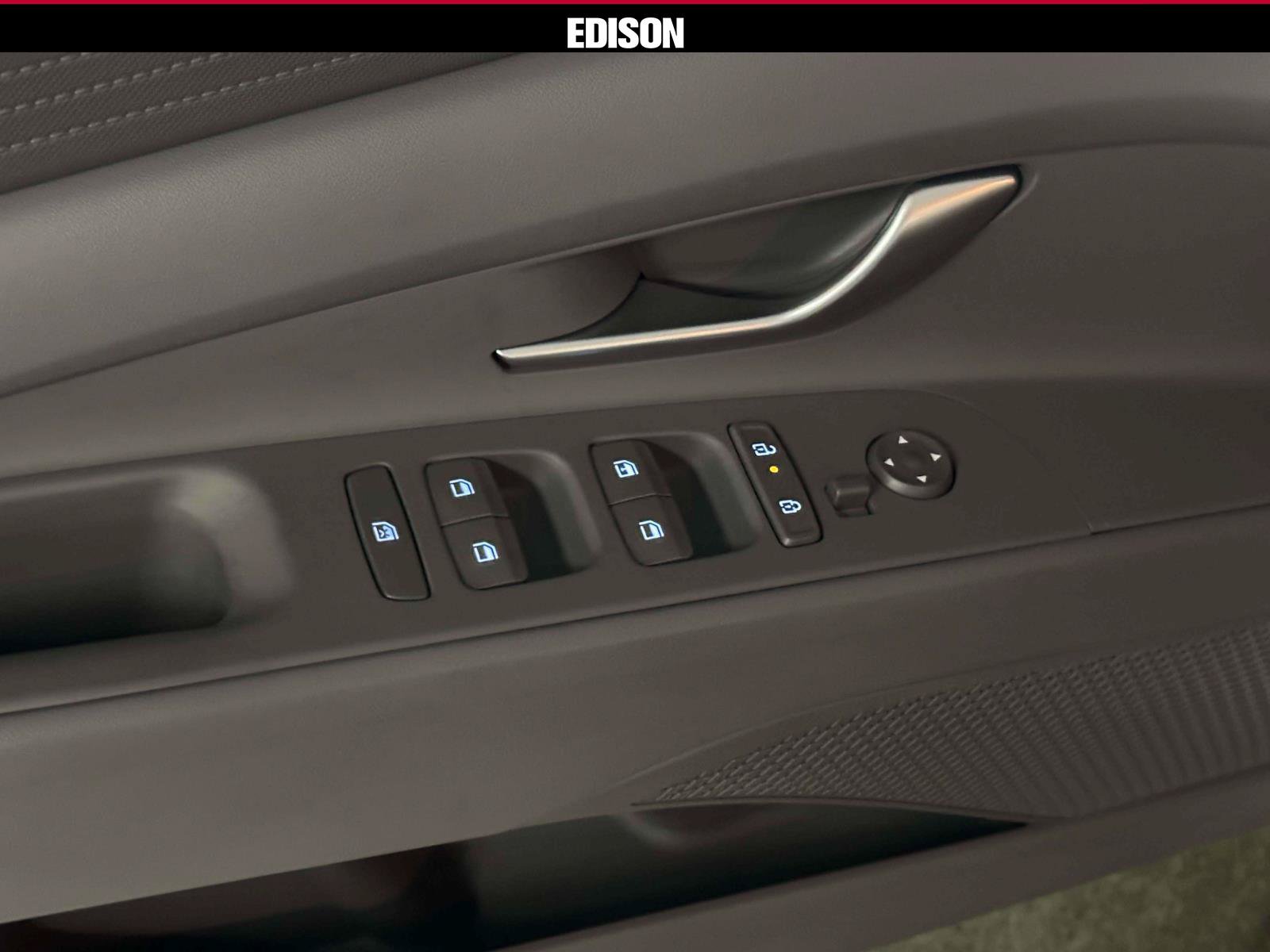 Used 2025 Hyundai Elantra SE FWD image 14