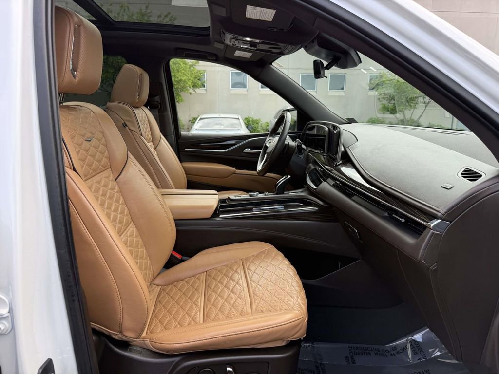 Used 2023 Cadillac Escalade ESV Premium Luxury w/ Performance Package AWD/4WD image 7