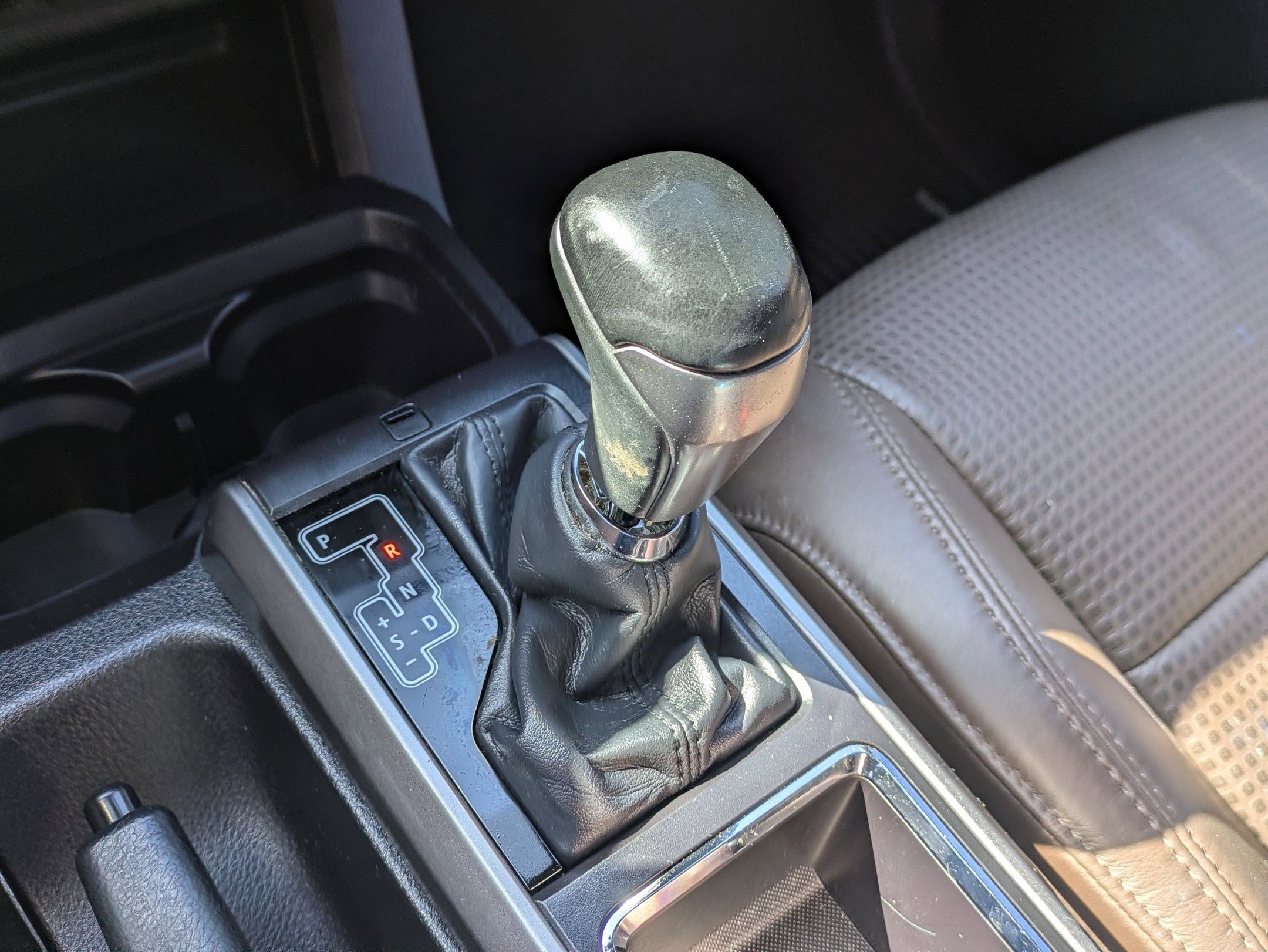 Used 2016 Toyota Tacoma Limited w/ Towing Package image 24