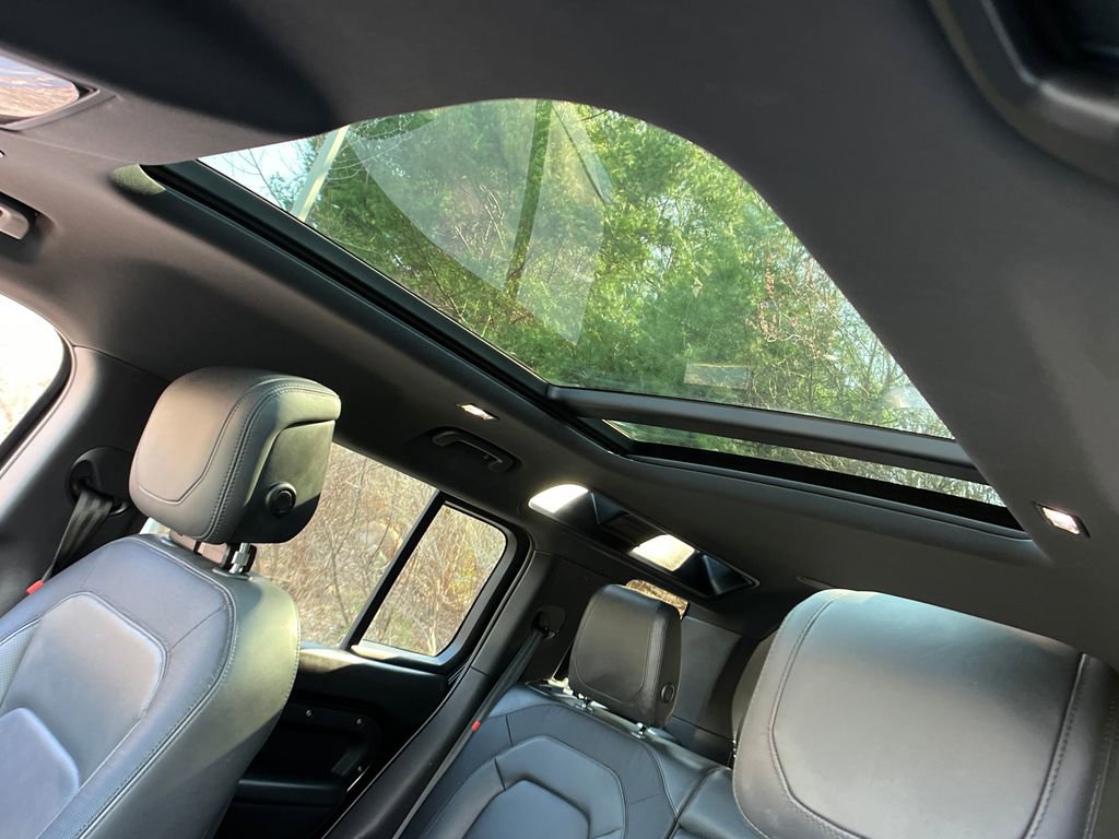 Used 2024 Land Rover Defender 110 X-Dynamic SE image 23