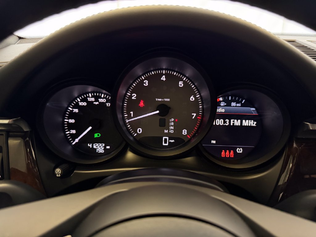 Certified 2022 Porsche Macan S AWD/4WD image 21