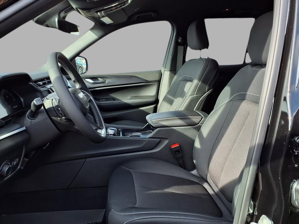 New 2025 Jeep Grand Cherokee Laredo AWD/4WD image 18