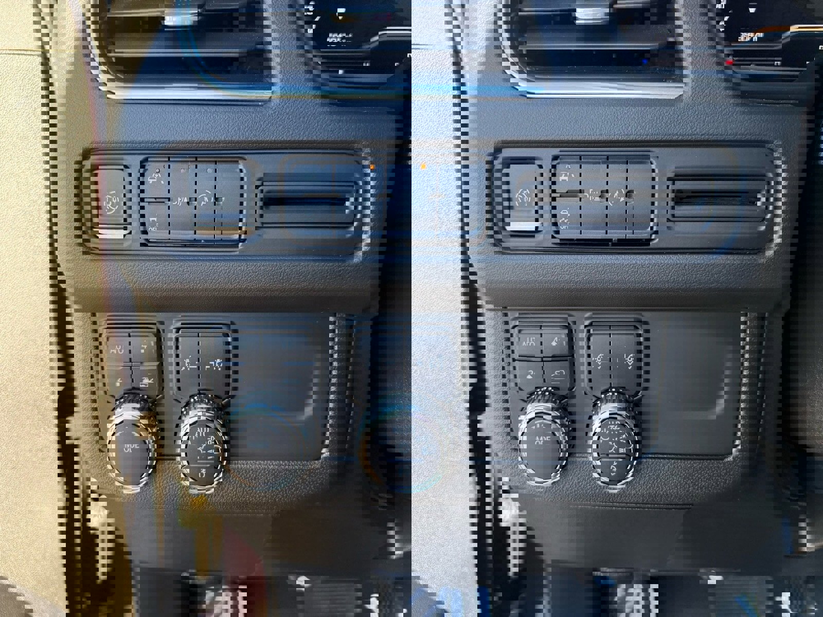 Used 2023 GMC Yukon XL SLT image 16