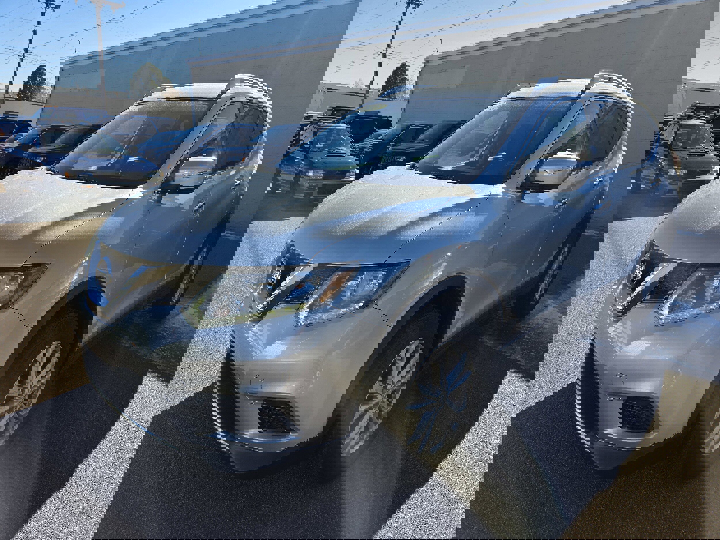 Used 2015 Nissan Rogue SV image 3