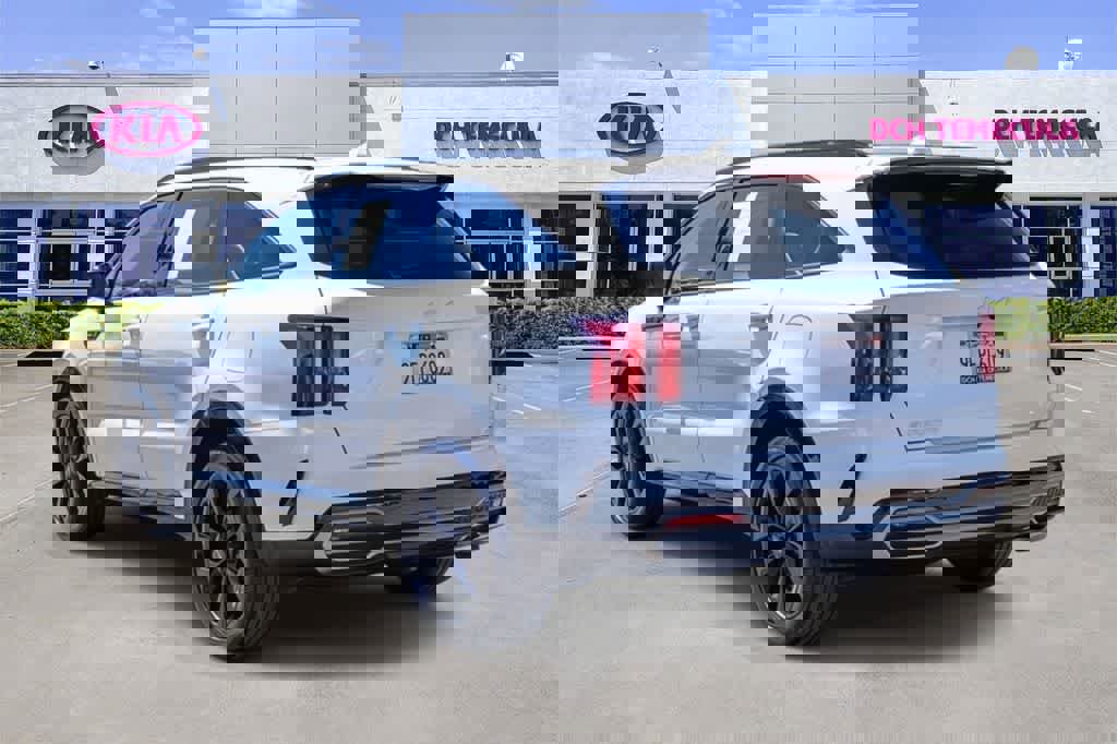 Certified 2023 Kia Sorento SX FWD image 6