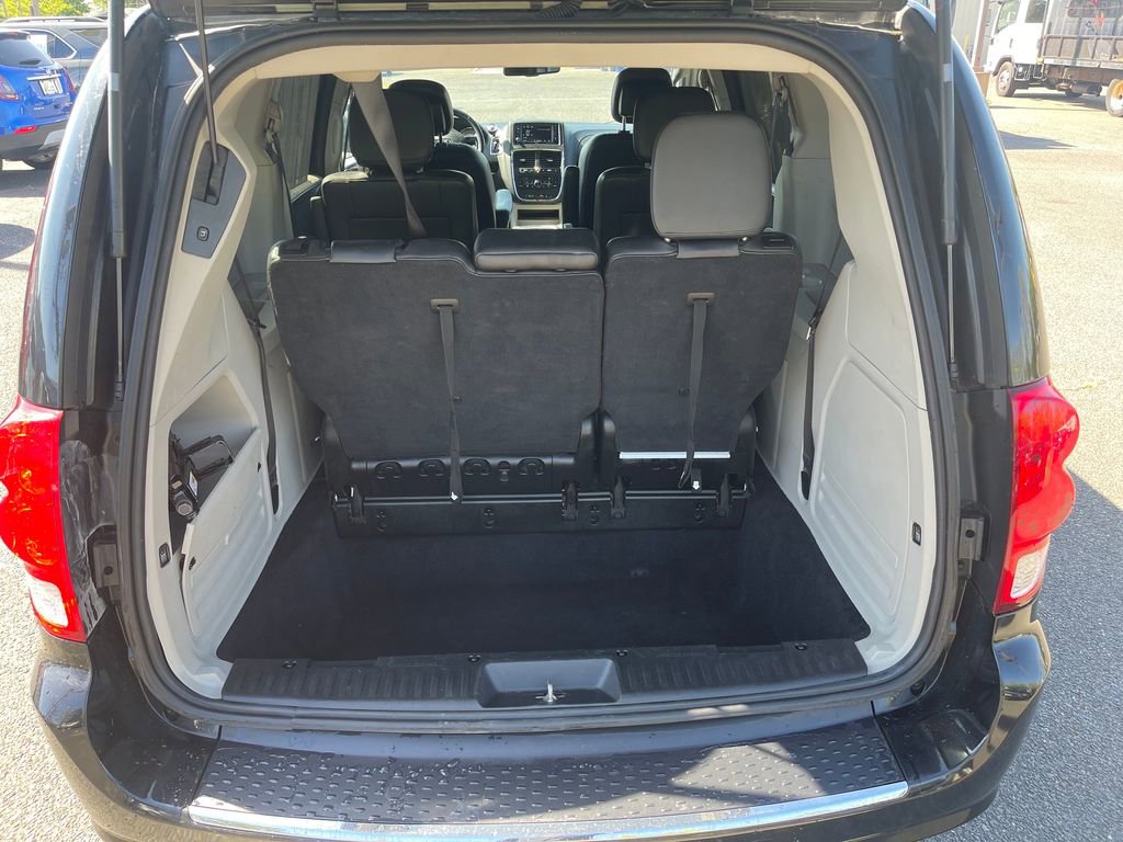 Used 2016 Dodge Grand Caravan SXT FWD image 18