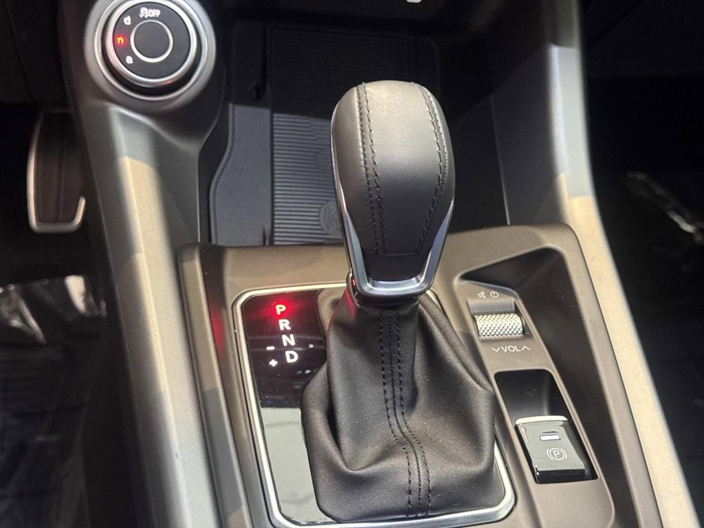 New 2026 Alfa Romeo Tonale w/ Black Premium Package image 16